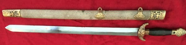X X X  SOLD X  X X 19th century Chinese antique short sword. Good double edged blade inlaid with 7 copper inserts. Very good condition. Ref 8070.